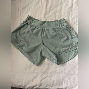 Lululemon hotty hot shorts 4 inch inseam size 6